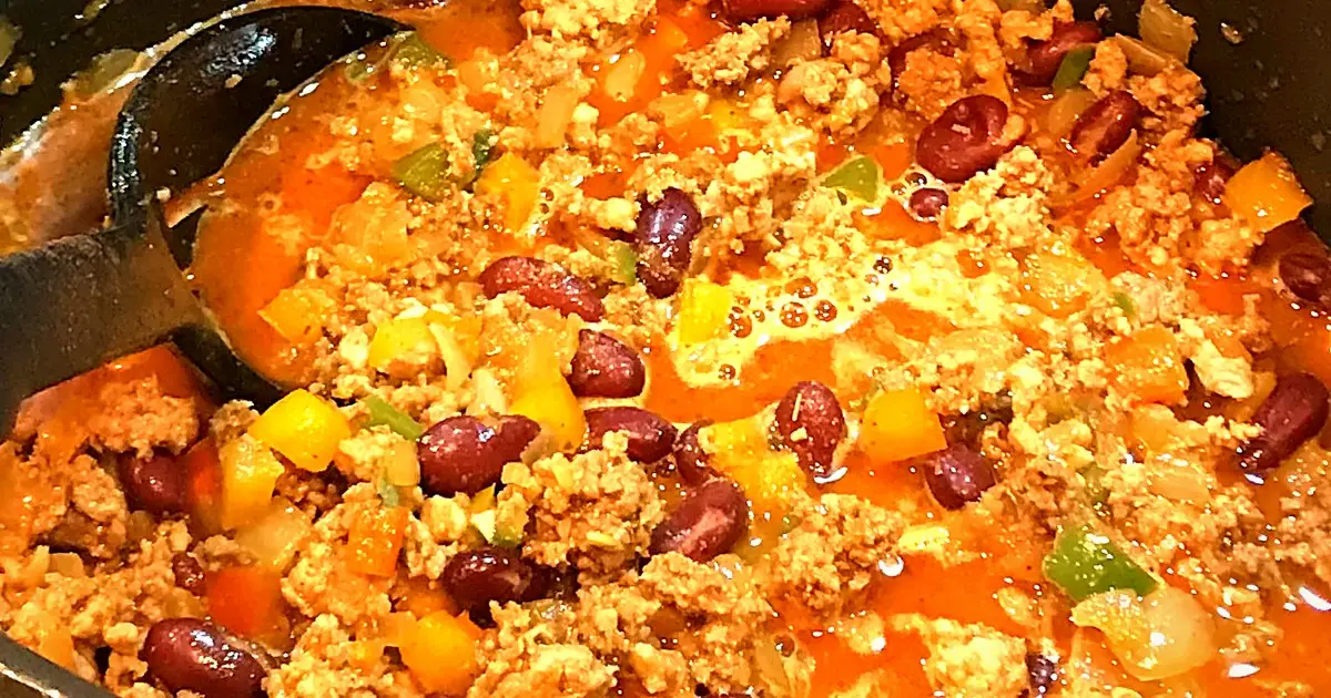 Blackwell Chili in the pot: dark red kidney beans, ground beef and sausage, and red, yellow, and green peppers